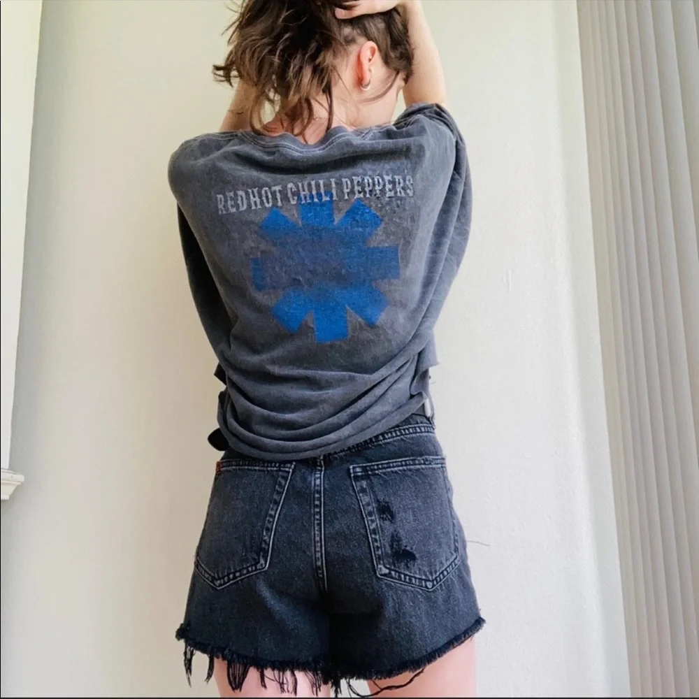 ISO this Urban Outfitters oversized tee. Let me know if you have it please! - Picture 3 of 3